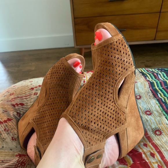 Vaneli suede sandals Size 7 1/2 - Picture 2 of 14